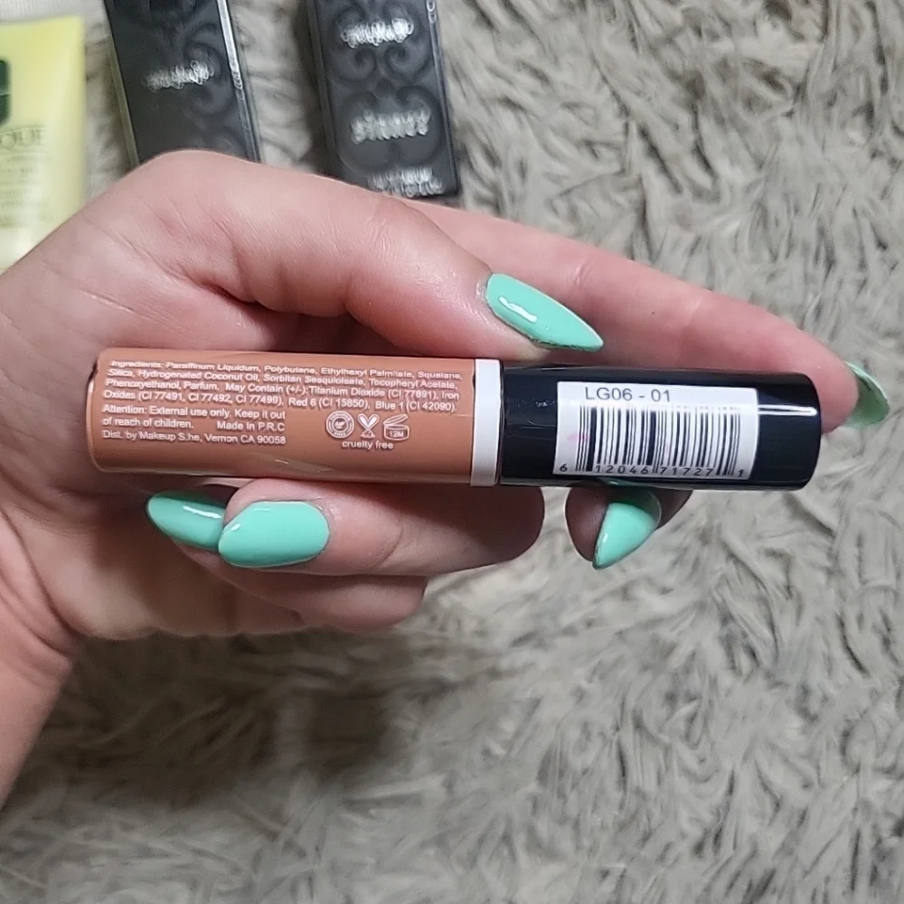 Beauty Bundle Clinique Kat Von D Lips Plumping Lip Gloss Moisturizer ✨️💫
